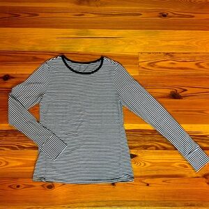 Gap Long-sleeve Black/White Striped Feather Tee Size Large